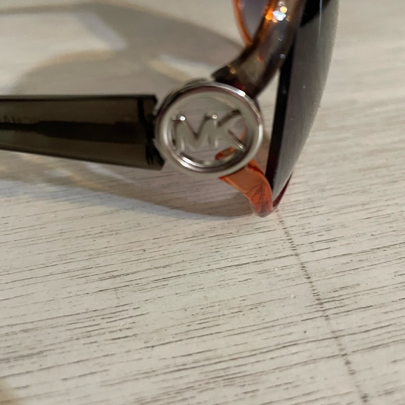 Michael kors sunglasses. - Picture 4 of 6